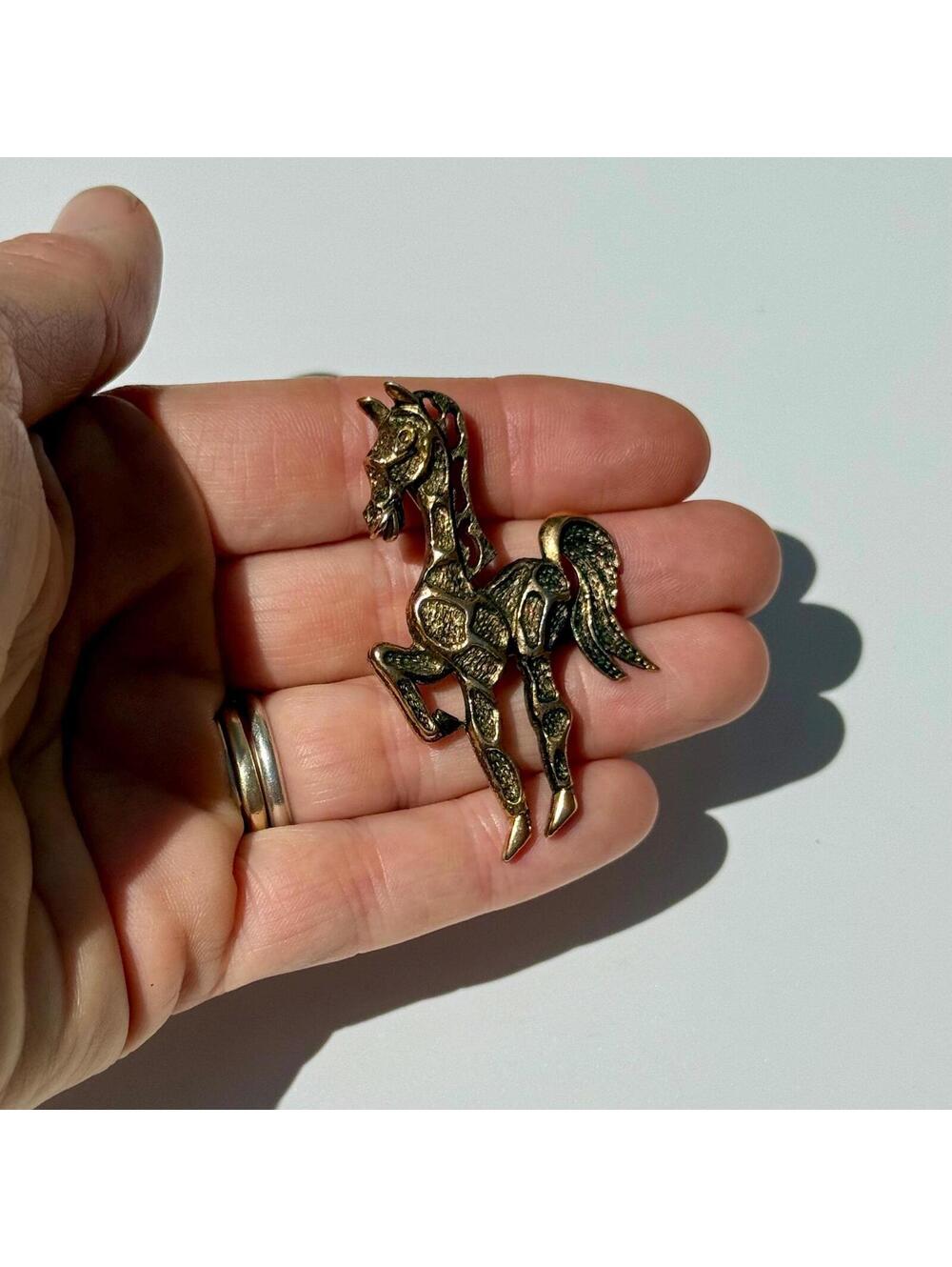 Vintage Giraffe Brooch | Gold Tone Pin